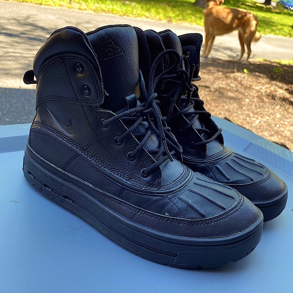 Nike ACG Boots 7y)